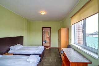 Отель Green-Hotel Киев Двухместный номер с двуспальной кроватью и дополнительной кроватью-3