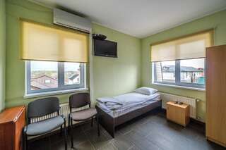 Отель Green-Hotel Киев Двухместный номер с двуспальной кроватью и дополнительной кроватью-6